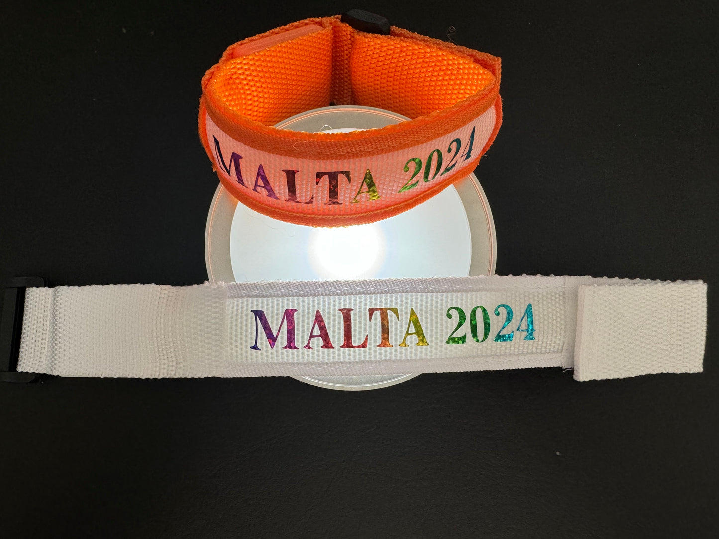 2 Clip light-up wristbands